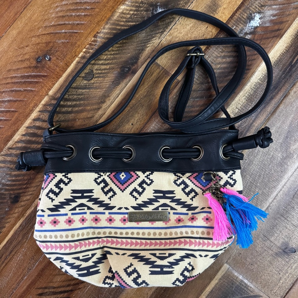 Lily Queen Aztec Crossbody Bucket Bag